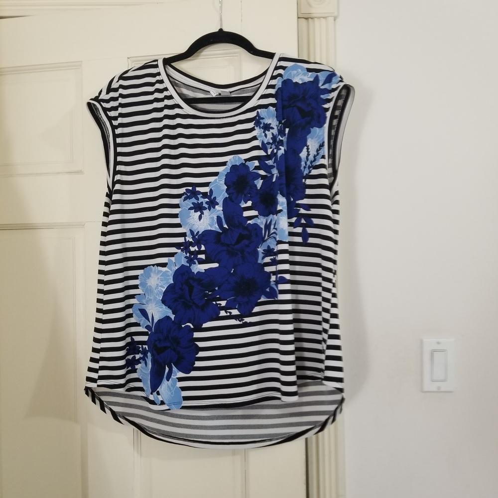 Elle Black and White Striped Top with Blue Floral Design womens size XL (323)